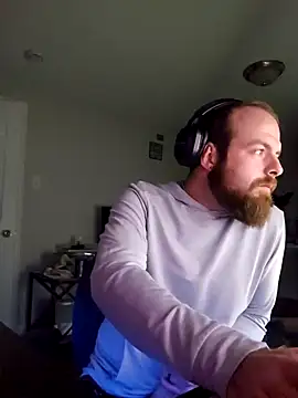 Snapshot of SirYummy18 chatting on 12.08.24 SirYummy18 online show from 12.08.24