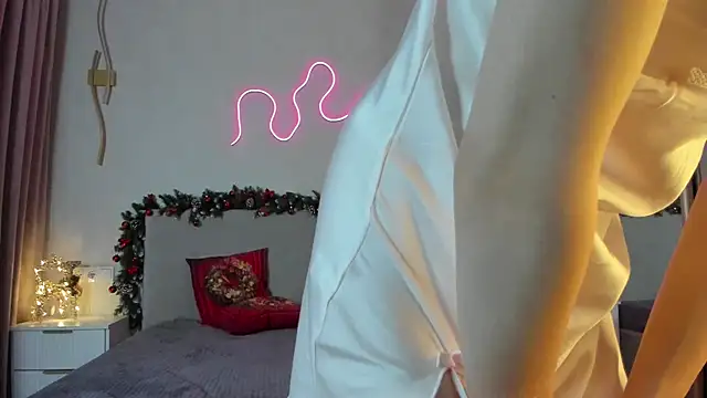 Snapshot of flora_off chatting on 01.10.25 flora off online show from 01.10.25