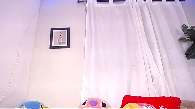 Snapshot of alaia_03 chatting on 04.21.26 alaia 03 online show from 04.21.26