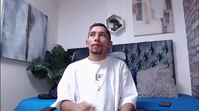 Snapshot of richar_voller chatting on 01.08.25 richar voller online show from 01.08.25