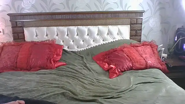 Izabella gold online show from 10.08.25