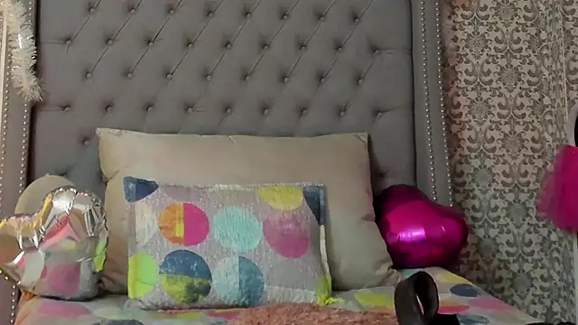 Snapshot of evafoxs chatting on 12.15.24 evafoxs online show from 12.15.24