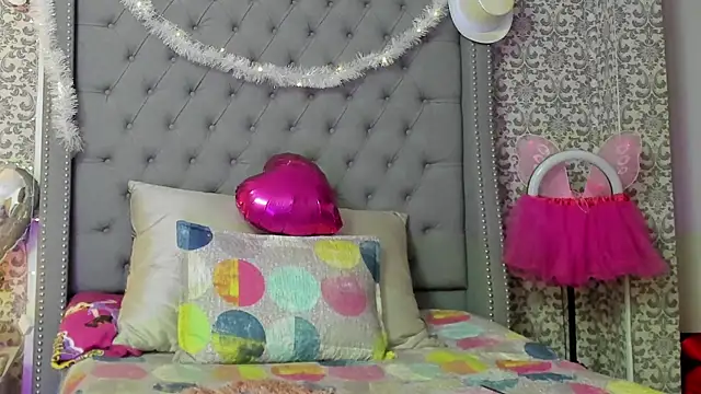 Snapshot of evafoxs chatting on 12.17.24 evafoxs online show from 12.17.24