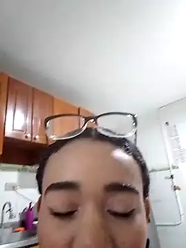 Snapshot of evafoxs chatting on 12.21.24 evafoxs online show from 12.21.24