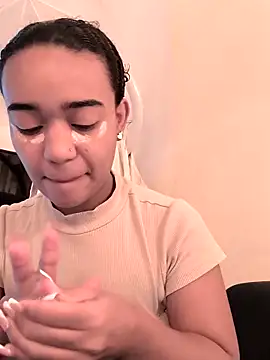 Snapshot of evafoxs chatting on 10.10.25 evafoxs online show from 10.10.25