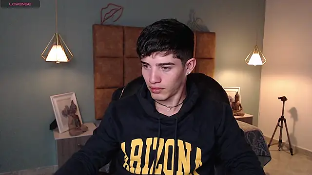 Snapshot of AlejooTwink chatting on 02.05.25 AlejooTwink online show from 02.05.25