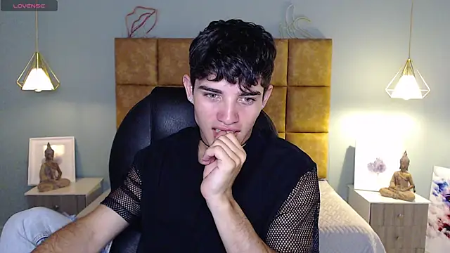 Snapshot of AlejooTwink chatting on 02.26.25 AlejooTwink online show from 02.26.25