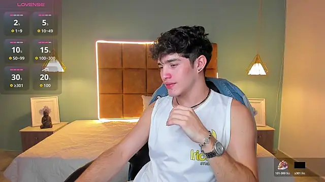 Snapshot of AlejooTwink chatting on 11.08.25 AlejooTwink online show from 11.08.25