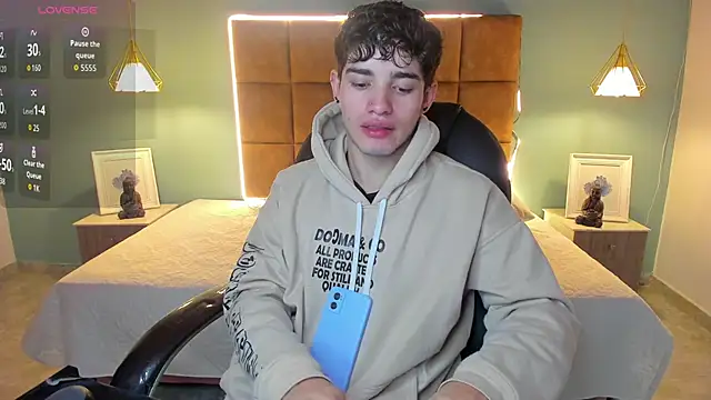 Snapshot of AlejooTwink chatting on 11.10.25 AlejooTwink online show from 11.10.25