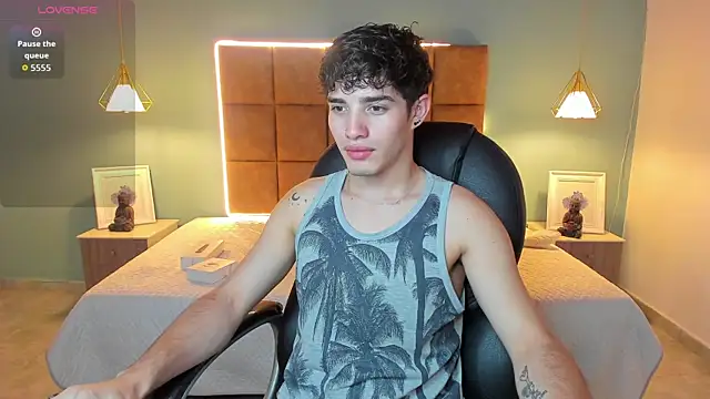 Snapshot of AlejooTwink chatting on 11.11.25 AlejooTwink online show from 11.11.25