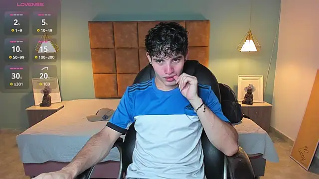 Snapshot of AlejooTwink chatting on 11.14.25 AlejooTwink online show from 11.14.25