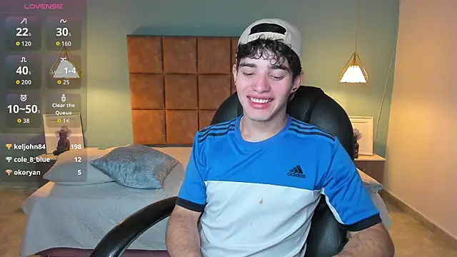 Snapshot of AlejooTwink chatting on 11.15.25 AlejooTwink online show from 11.15.25