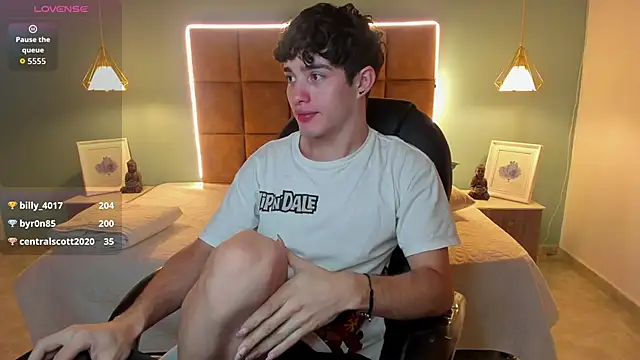 Snapshot of AlejooTwink chatting on 11.19.25 AlejooTwink online show from 11.19.25