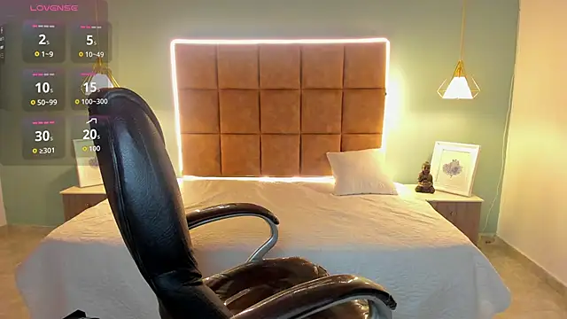 Snapshot of AlejooTwink chatting on 11.20.25 AlejooTwink online show from 11.20.25