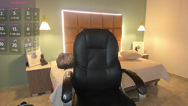 Snapshot of AlejooTwink chatting on 11.24.25 AlejooTwink online show from 11.24.25