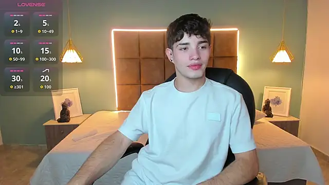 Snapshot of AlejooTwink chatting on 11.28.25 AlejooTwink online show from 11.28.25