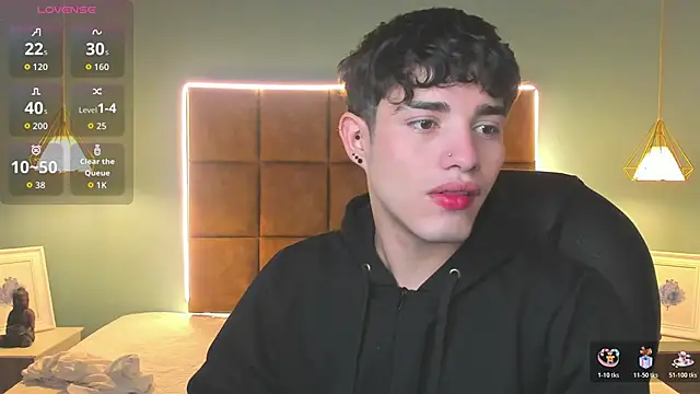 Snapshot of AlejooTwink chatting on 12.01.25 AlejooTwink online show from 12.01.25