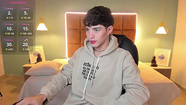 Snapshot of AlejooTwink chatting on 12.02.25 AlejooTwink online show from 12.02.25