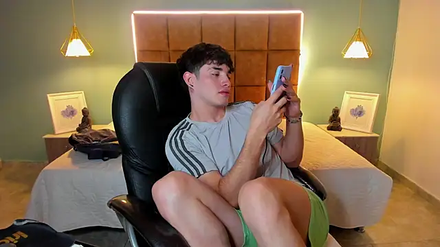 Snapshot of AlejooTwink chatting on 12.16.25 AlejooTwink online show from 12.16.25