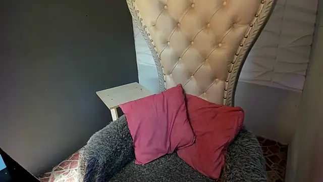 Layla 707 online show from 03.31.26