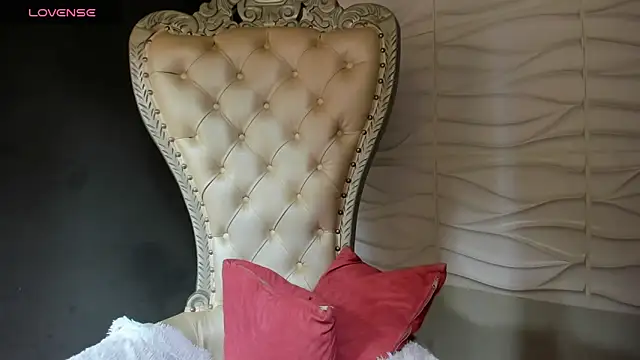 Layla 707 online show from 04.17.26