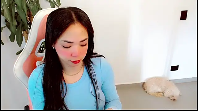 Snapshot of Kylie_martinez chatting on 04.23.26 Kylie martinez online show from 04.23.26