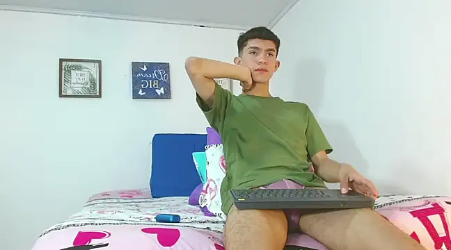 Noah tyler  online show from 12.20.24