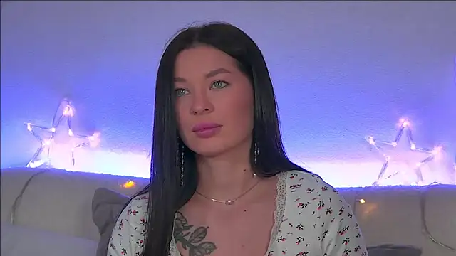 Snapshot of AlexandraBloom chatting on 01.05.25 AlexandraBloom online show from 01.05.25