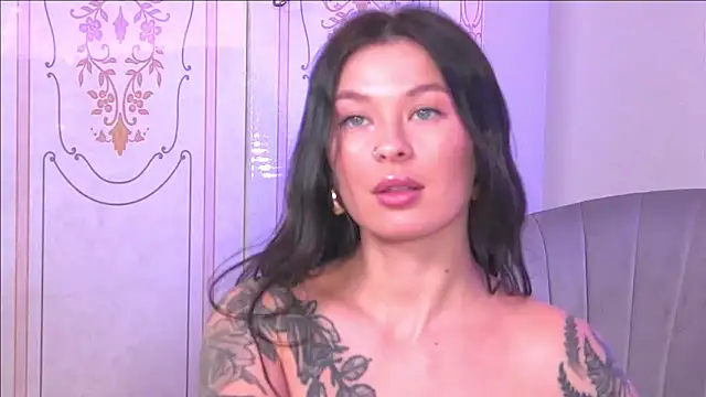 Snapshot of AlexandraBloom chatting on 01.09.25 AlexandraBloom online show from 01.09.25