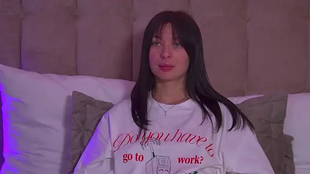 Snapshot of AlexandraBloom chatting on 01.26.25 AlexandraBloom online show from 01.26.25