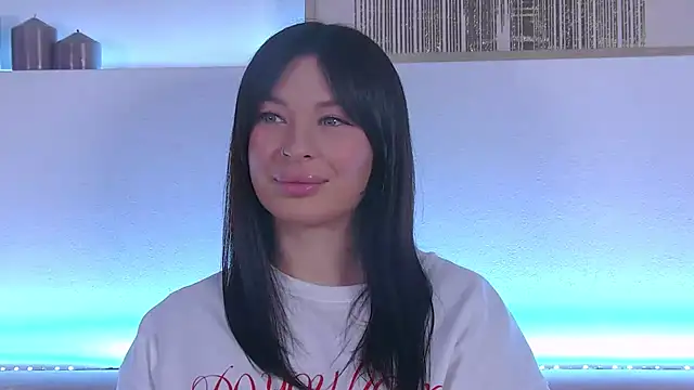 Snapshot of AlexandraBloom chatting on 01.29.25 AlexandraBloom online show from 01.29.25