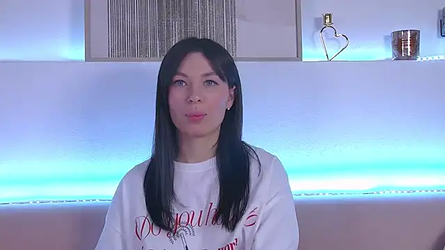 Snapshot of AlexandraBloom chatting on 01.30.25 AlexandraBloom online show from 01.30.25