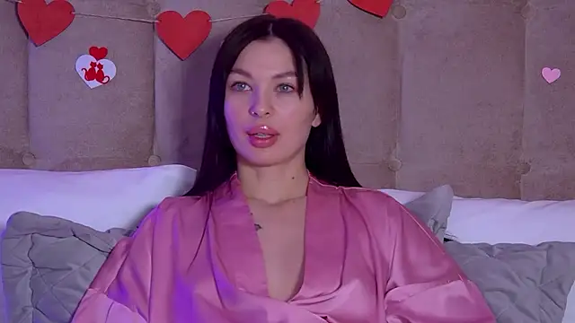 Snapshot of AlexandraBloom chatting on 02.13.25 AlexandraBloom online show from 02.13.25