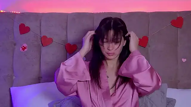 Snapshot of AlexandraBloom chatting on 02.13.25 AlexandraBloom online show from 02.13.25