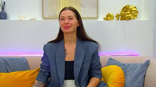 Snapshot of AlexandraBloom chatting on 09.11.25 AlexandraBloom online show from 09.11.25