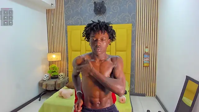 Snapshot of chimi88 chatting on 11.18.25 chimi88 online show from 11.18.25