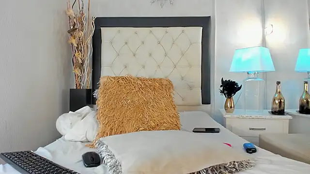 GaleHodge online show from 10.11.25