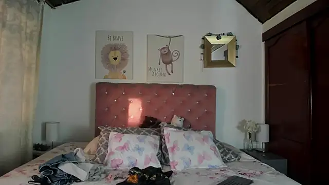 Snapshot of CelessteRedds chatting on 09.16.25 CelessteRedds online show from 09.16.25