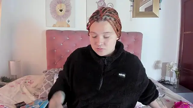 Snapshot of CelessteRedds chatting on 09.18.25 CelessteRedds online show from 09.18.25