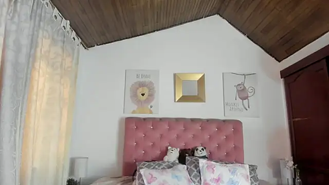 Snapshot of CelessteRedds chatting on 10.07.25 CelessteRedds online show from 10.07.25