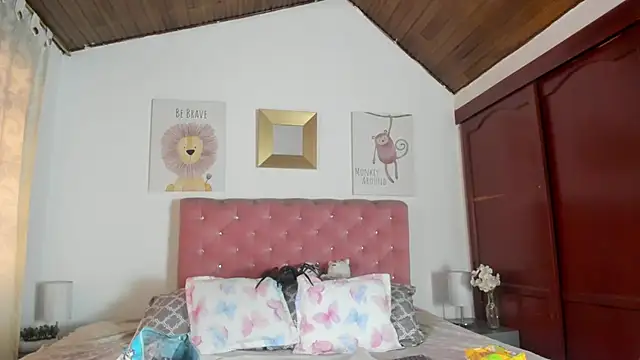 Snapshot of CelessteRedds chatting on 10.14.25 CelessteRedds online show from 10.14.25