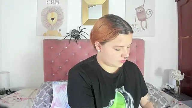 Snapshot of CelessteRedds chatting on 10.23.25 CelessteRedds online show from 10.23.25