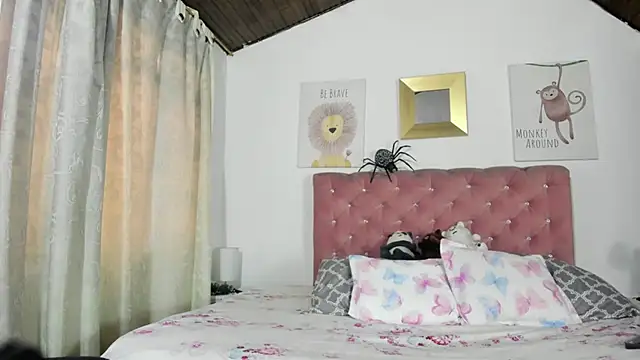 Snapshot of CelessteRedds chatting on 10.24.25 CelessteRedds online show from 10.24.25