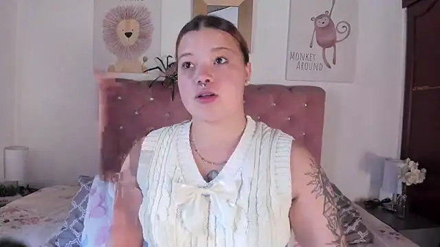 Snapshot of CelessteRedds chatting on 10.31.25 CelessteRedds online show from 10.31.25