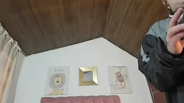 Snapshot of CelessteRedds chatting on 11.05.25 CelessteRedds online show from 11.05.25