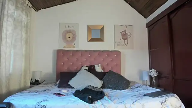 Snapshot of CelessteRedds chatting on 11.27.25 CelessteRedds online show from 11.27.25