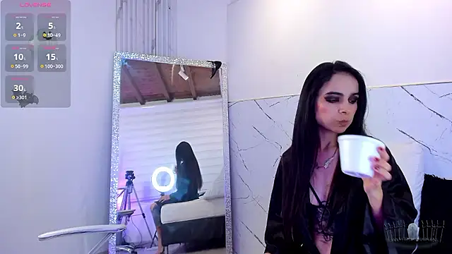 Snapshot of Alice_noir chatting on 12.06.24 Alice noir online show from 12.06.24