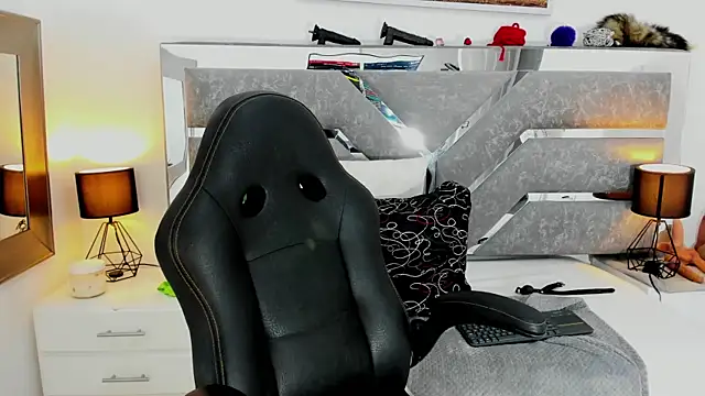 Snapshot of Slut_Milf_ chatting on 05.04.26 Slut Milf online show from 05.04.26