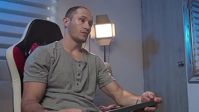 Snapshot of AxelFairchaild chatting on 05.02.26 AxelFairchaild online show from 05.02.26