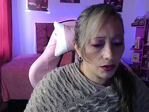 Snapshot of Melanyy_100 chatting on 02.20.25 Melanyy 100 online show from 02.20.25